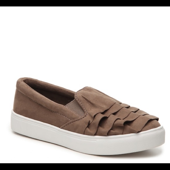 Mia Slip On Sneaker - Picture 1 of 5